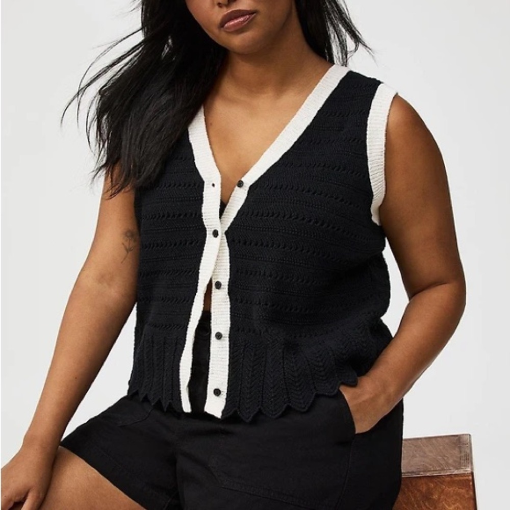 NWT- Torrid Contrast Trim Pointelle Sweater Tank Top in Whisper White - Picture 2 of 12